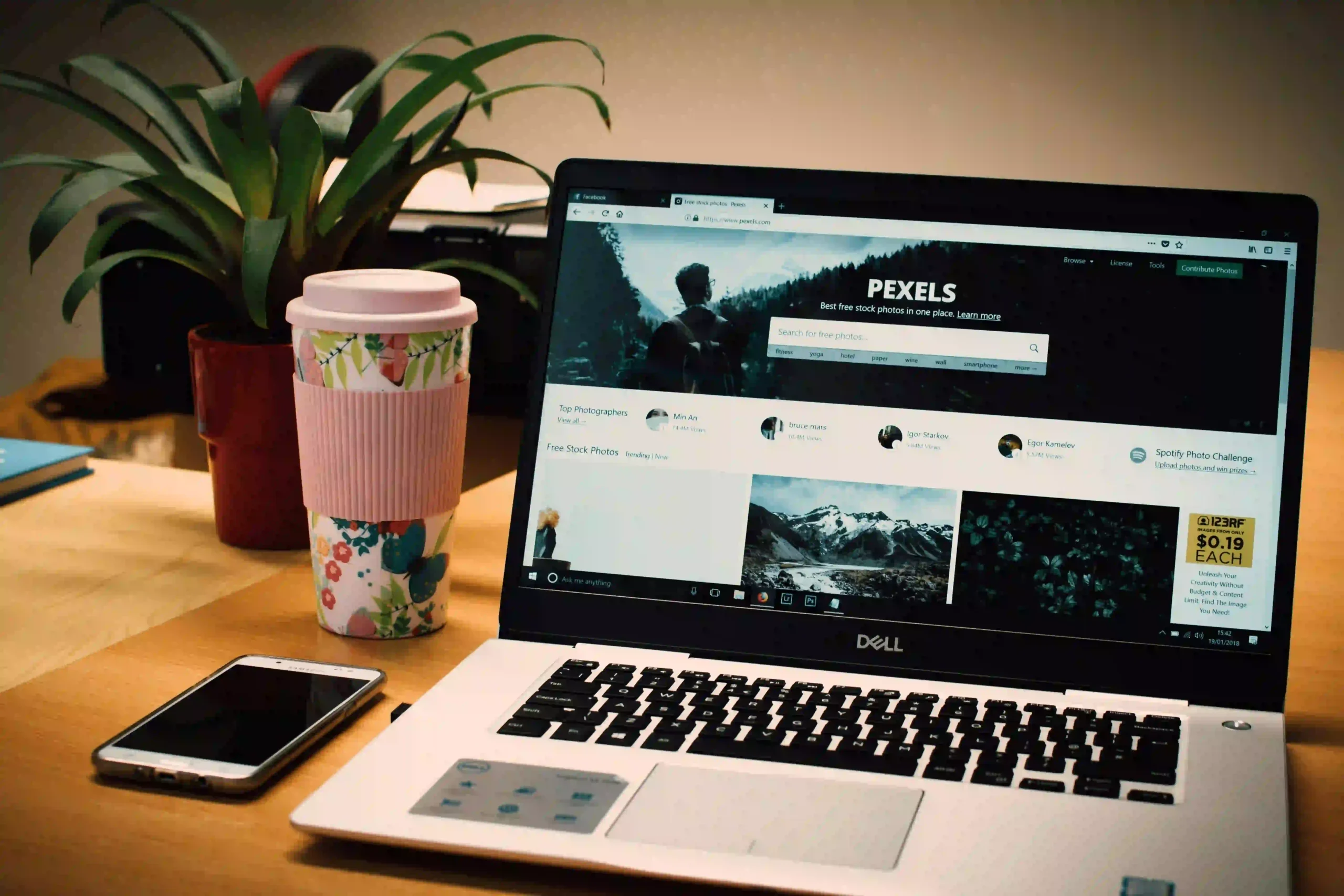 laptop image displaying the portfolio Top Freelanace Digital Marketer In Kochi